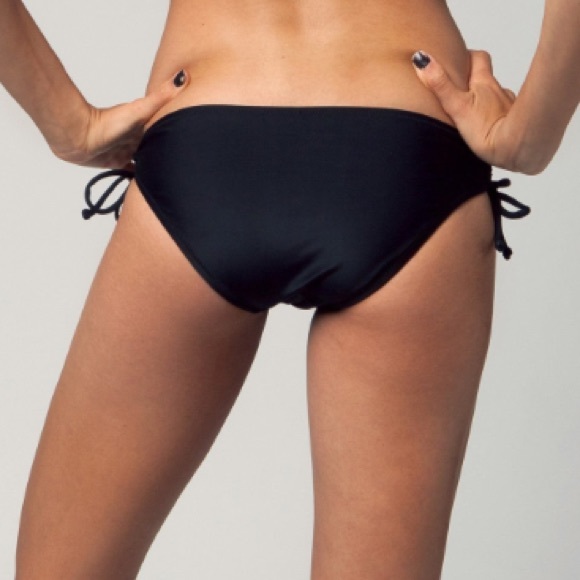 Black & White Crisscross Push Up 2-Pc Set Bikinis - Picture 4 of 5